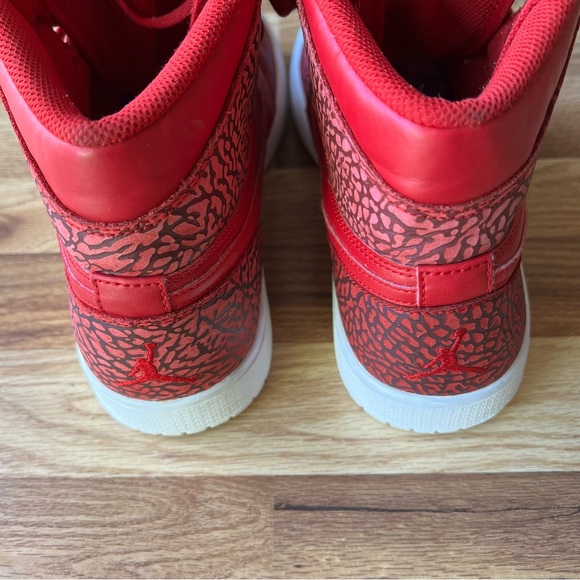 2015 AirJordan 1 Retro High Red Elephant Print sneakers 839115-600 - Picture 9 of 13